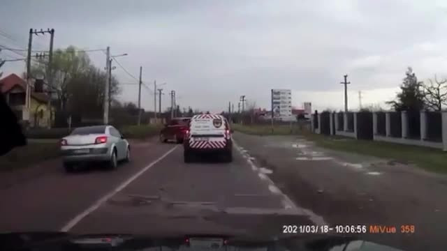 Accident violent între Târgoviște și Sinaia. Trei oameni au ajuns la spital