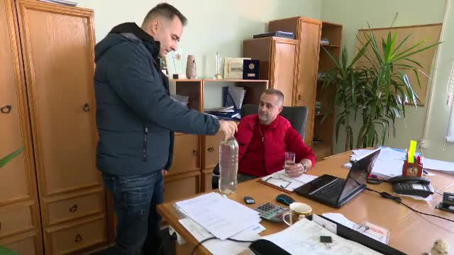 apa trece, mizeria ramane