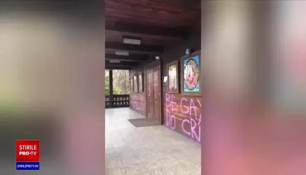 Biserica din Parcul IOR, vandalizată cu vopsea roz. BOR acuză „toleranța clamată isteric de nucleele ideologice ale LGBT”