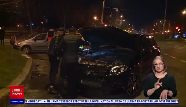 Două accidente identice, în decurs de o oră, în Capitală. Șoferii vinovați au trecut pe roșu