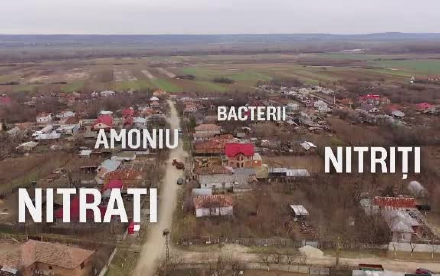 Românii de la sate beau apă cu nitrați și bacterii. Unii primari știu asta, dar nu fac nimic