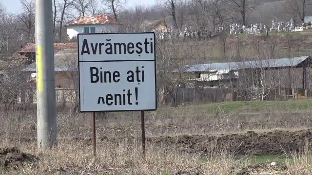 Mort în fața casei, după ce l-au cărat cu căruța de la bar, unde primise un pumn. ”Era un băiat de nota 10, eu am și plâns”