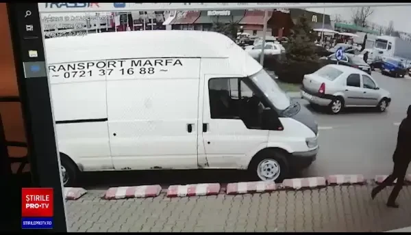 Un bărbat a ameninţat cu o puşcă de panoplie oamenii în parcarea unui supermarket din Bucureşti