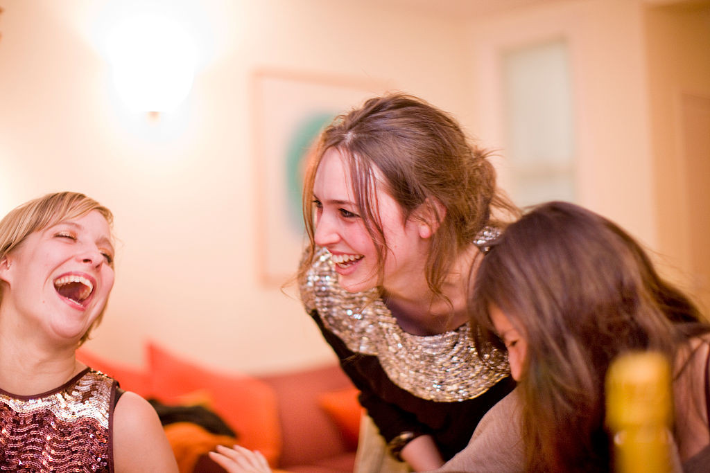 O englezoaică leșină și de 50 de ori pe zi, la cea mai mică emoție, chiar și când râde. De ce afecțiune suferă