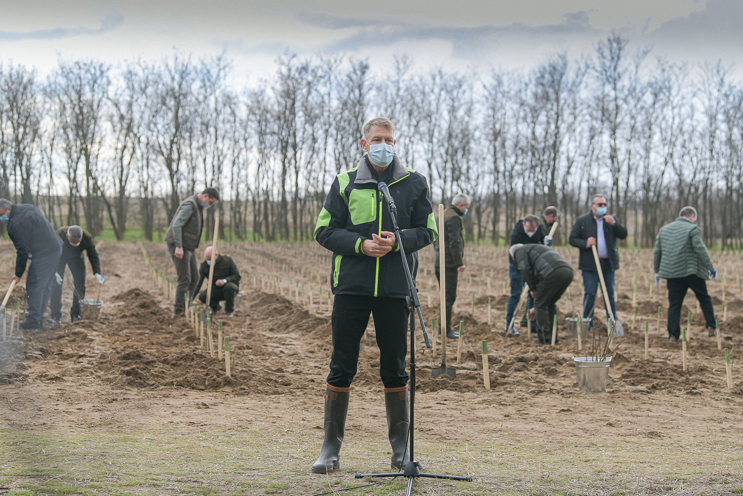 Iohannis, de Ziua Pământului: ”Avem, practic, în toate orașele mari din România, deficit de zonă verde”