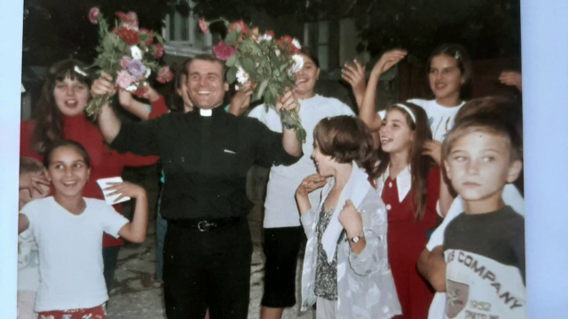 Preotul român care face istorie la Vatican. Va fi unul dintre oamenii de încredere ai Papei