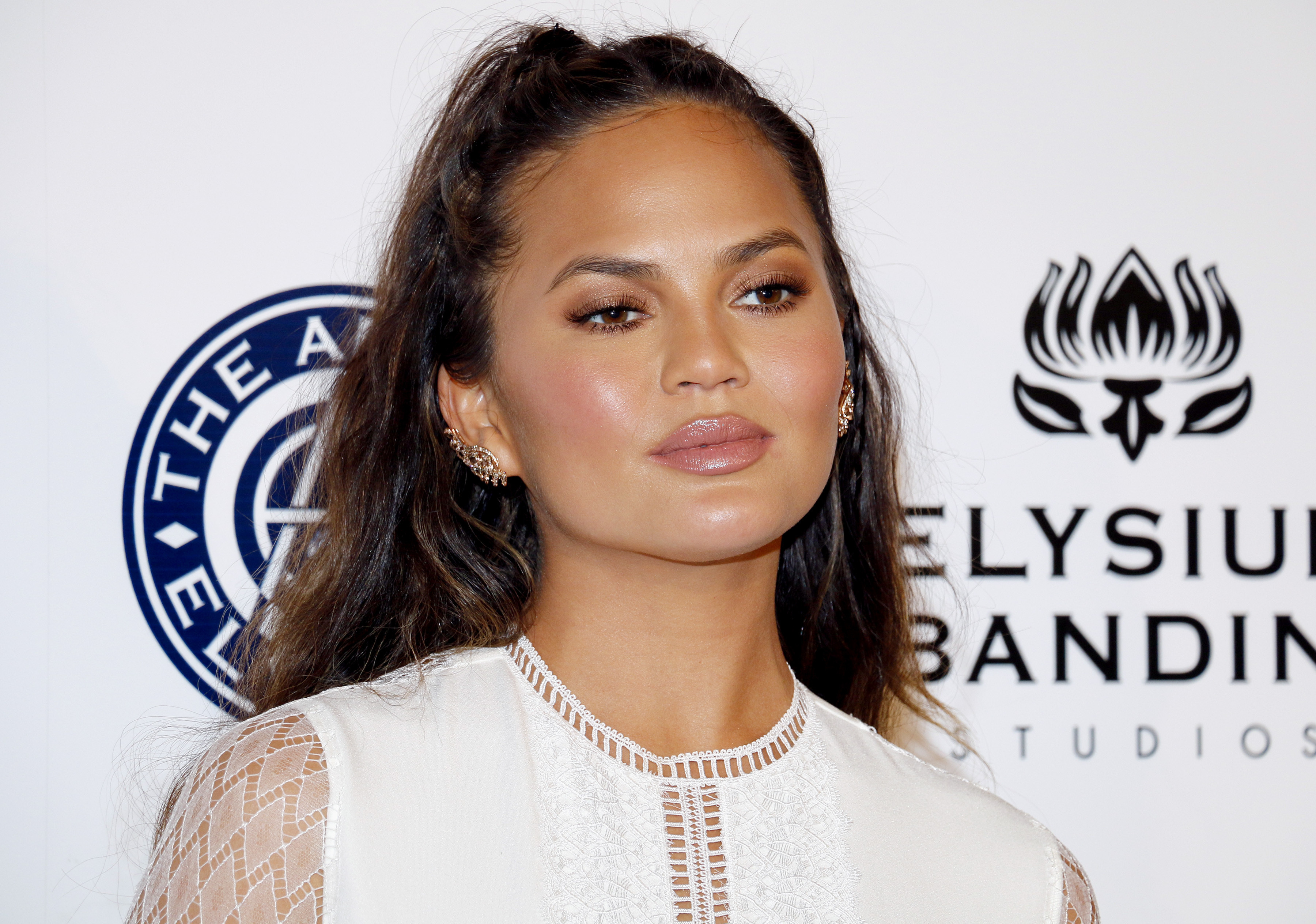 Chrissy Teigen anunţă că este din nou însărcinată, la aproape doi ani după avortul spontan