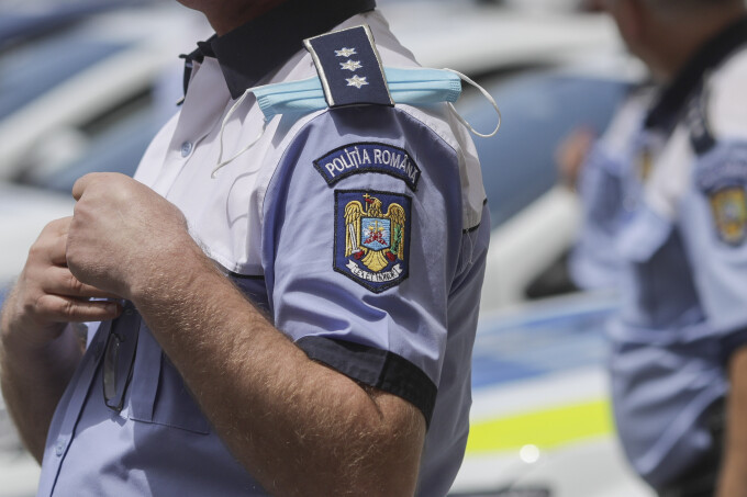 Un poliţist din Arad, condamnat la un an şi jumătate de închisoare pentru trafic de droguri de risc