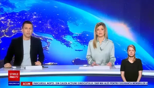 Accident pe Calea Victoriei din Capitală. O mașină s-a răsturnat în urma impactului