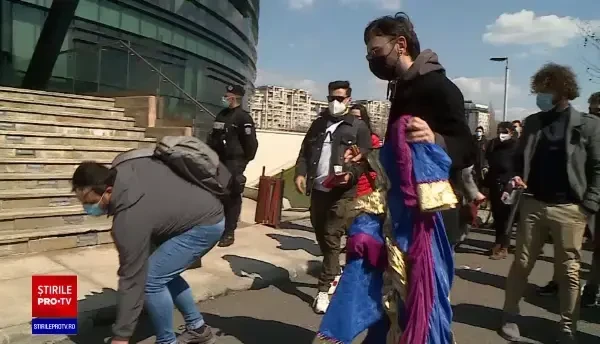 Actorii au protestat în fața Ministerului Culturii. Unii artiști au renunțat la diplome