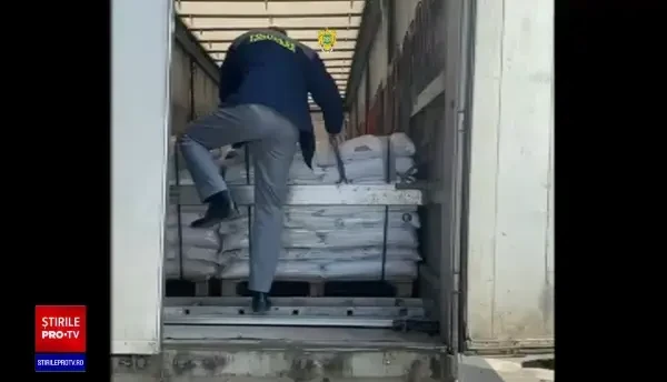 14 migranţi, prinşi când încercau să treacă ilegal frontiera din România în Ungaria. Unde se ascundeau