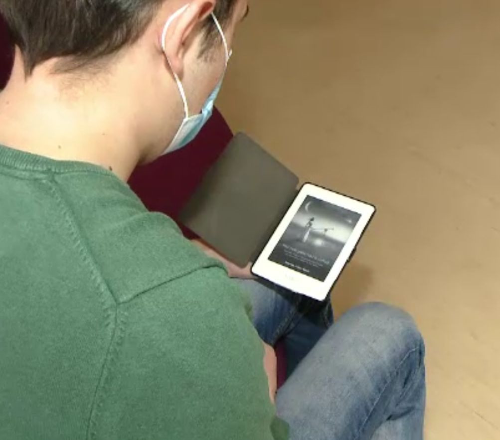 Bibliotecile din țară, părăsite de cititori. Unele au trecut la formatele digitale, adaptându-se în pandemie