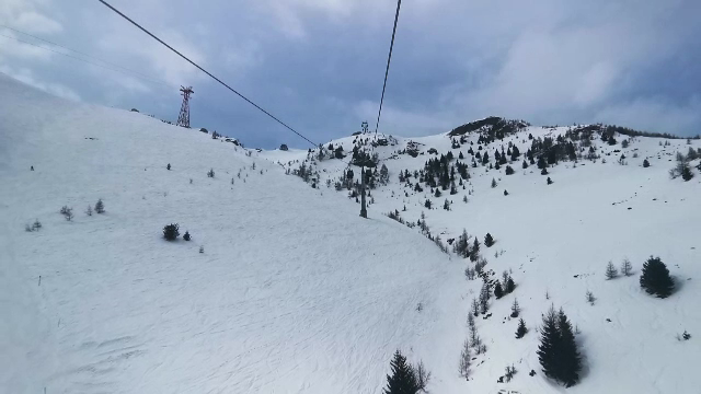 Iarna nu se dă dusă de pe pârtiile din Sinaia. ”Este distracție și este respect peste tot”