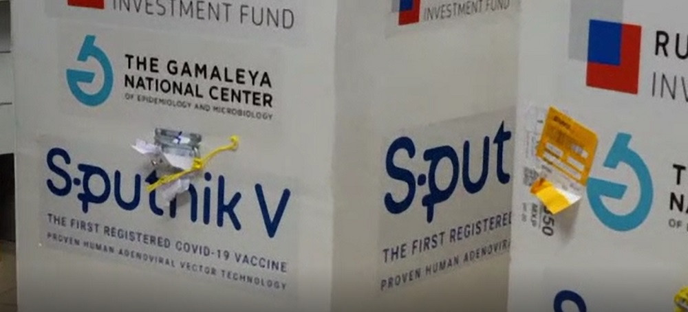 Unii români merg în Rusia să se vaccineaze cu Sputnik V, deși serul nu este autorizat în UE