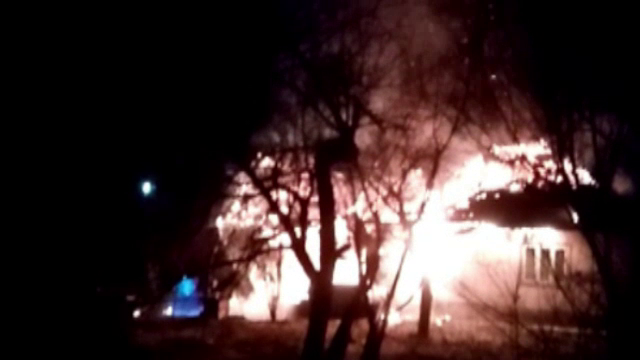 Un bărbat din Neamț și-a găsit sfârșitul, după ce locuința lui a fost cuprinsă de flăcări. Preotul a dat alarma