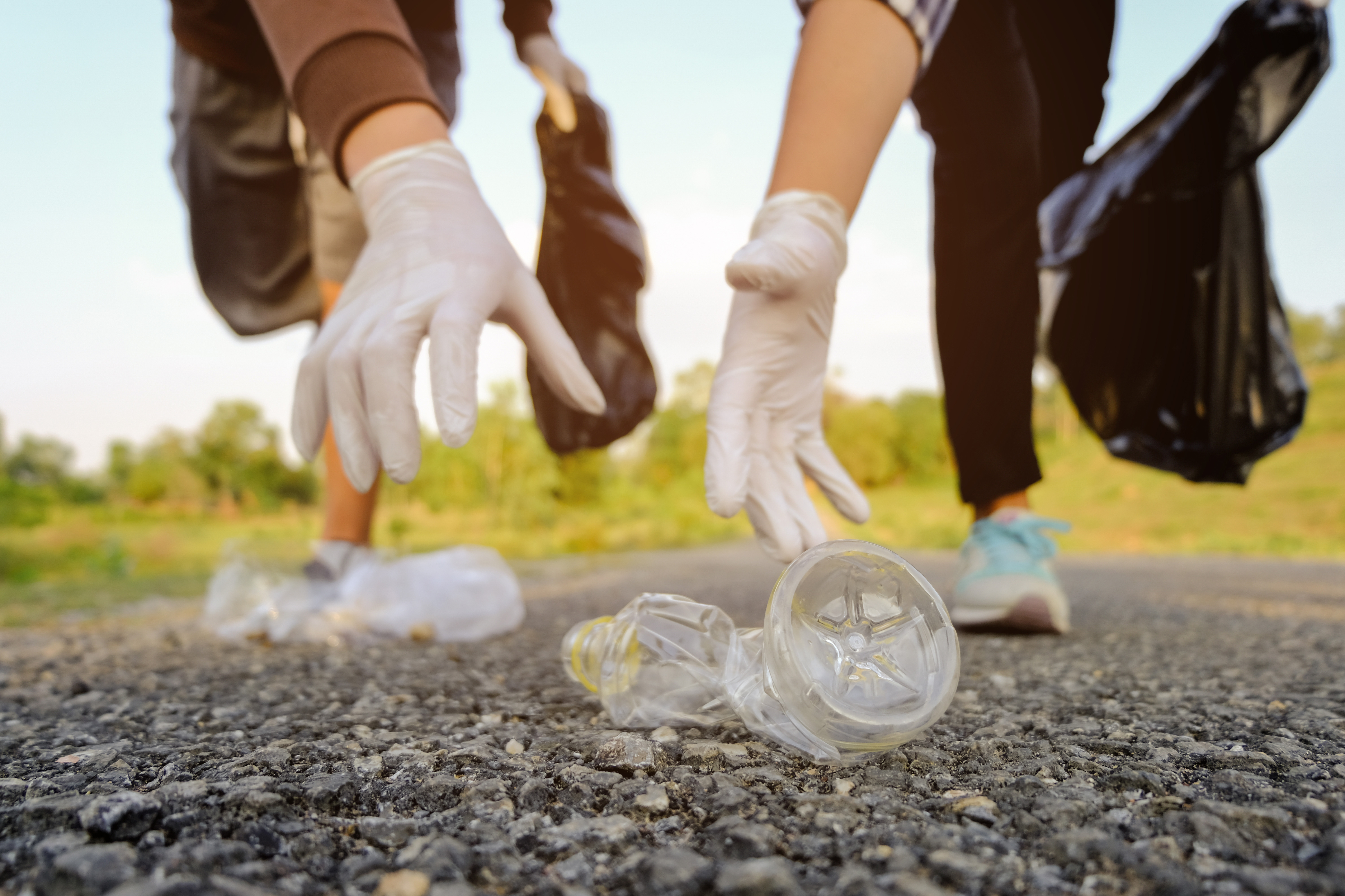 Comunitățile din zona Țării Făgărașului sunt provocate pentru a participa la campania de curățenie „Mănușa de Aur”