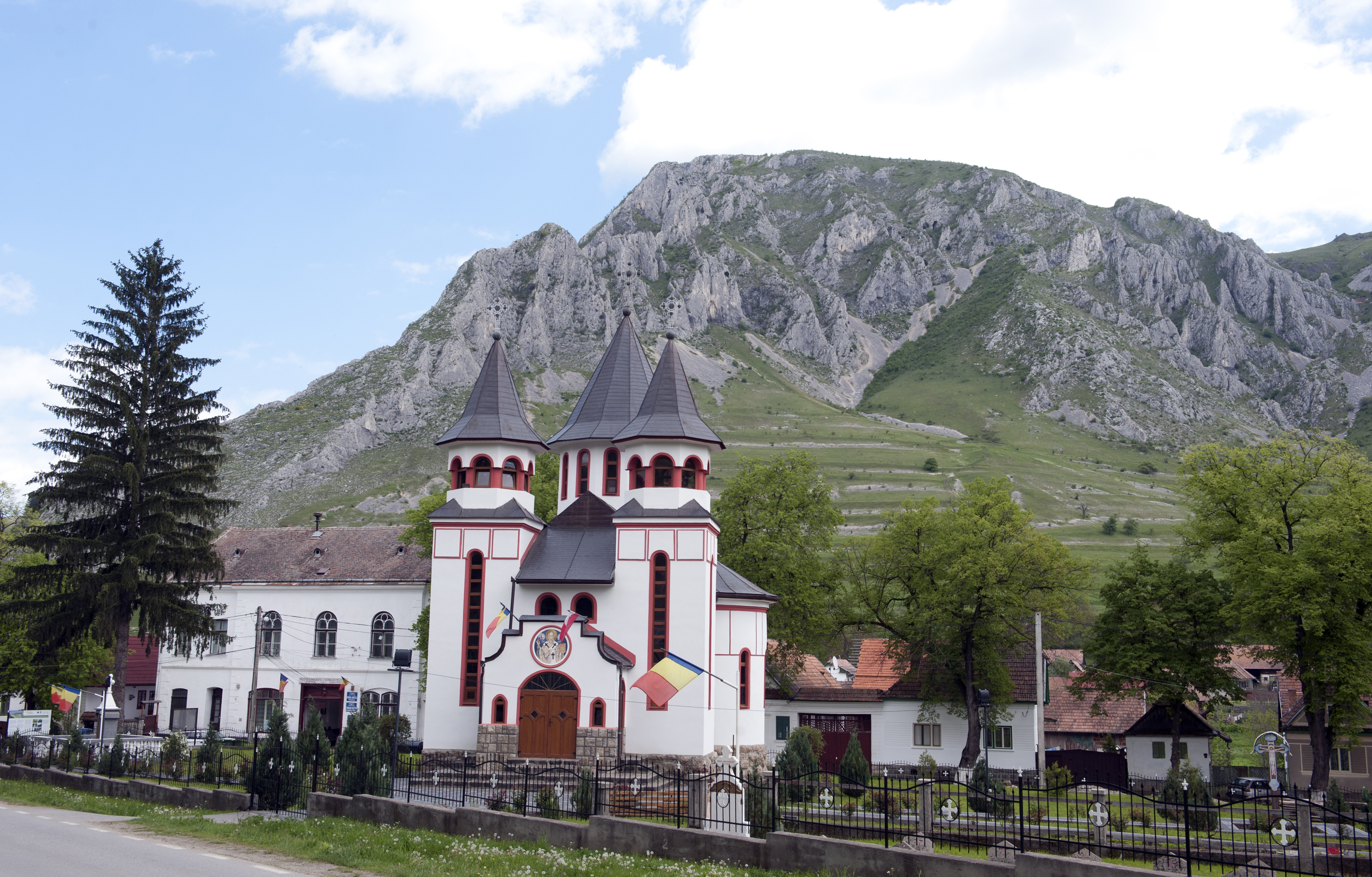 Rimetea, o comună cu zeci de pensiuni, are cea mai mare incidenţă de cazuri de COVID-19 din ţară