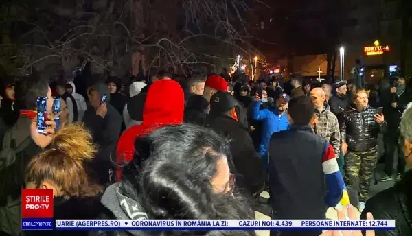 Proteste fără mască în toată ţara împotriva noilor restricţii. Jandarmii nu au intervenit ca pe 10 august