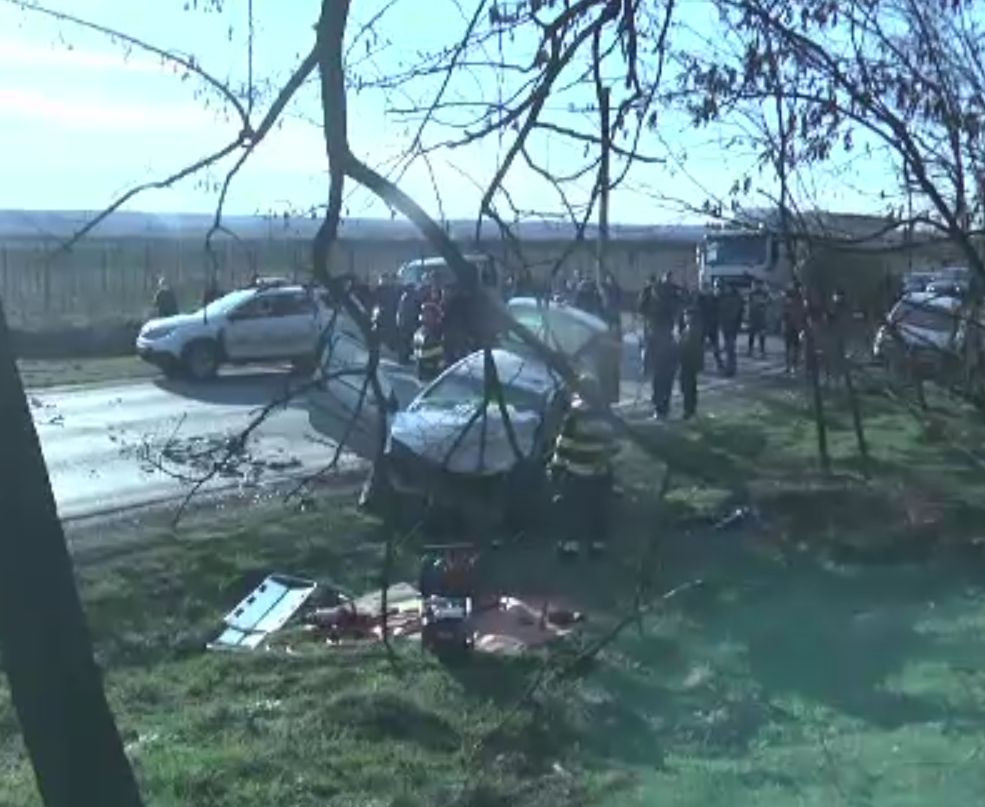 Grav accident în Dâmbovița, produs de un șofer de 75 de ani. Două persoane au murit