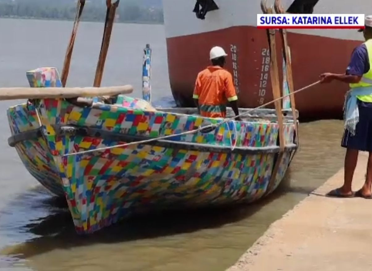 Misiune ecologistă pe Lacul Victoria, cu o barcă din plastic reciclat. Care este mesajul transmis