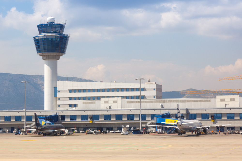 Nouă bărbați s-au prezentat ca fiind voleibaliști români, pe aeroportul din Atena. Cine erau, de fapt