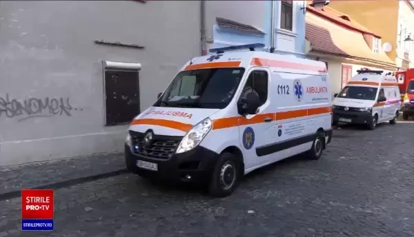 15 bătrâni infectați cu coronavirus, ținuți încuiați într-un azil ilegal, în Sibiu