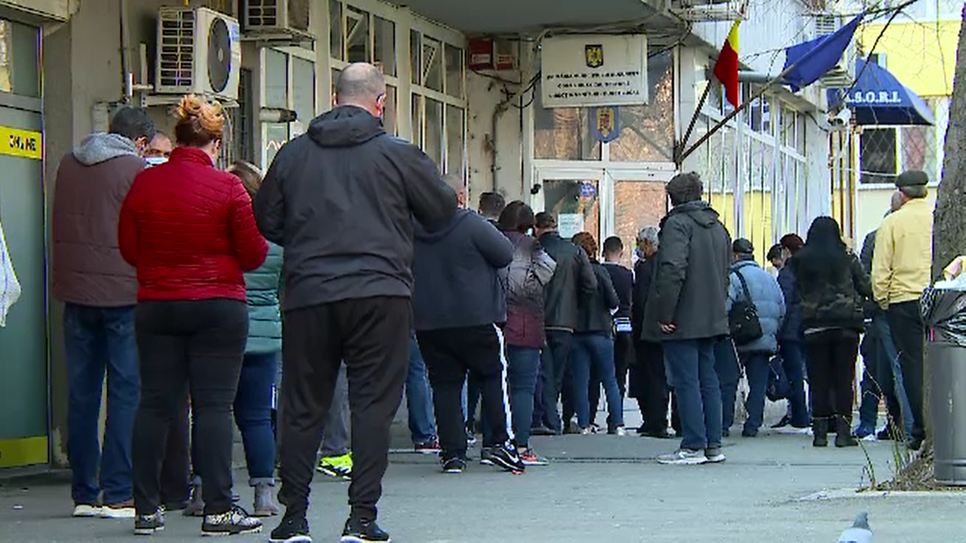 Cozi interminabile la Direcțiile de Taxe Locale în ultima zi de reduceri