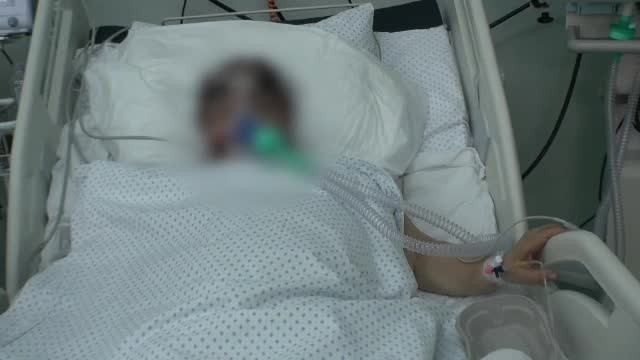 Al treilea val al pandemiei a umplut spitalele de tineri. Medic ATI: „Fraţilor, să ne trezim”