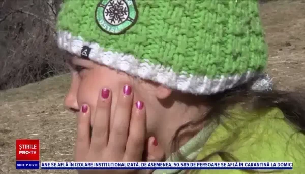 O fetiță din Italia face școală online de pe munte, din mijlocul caprelor. ”Ești norocoasă”