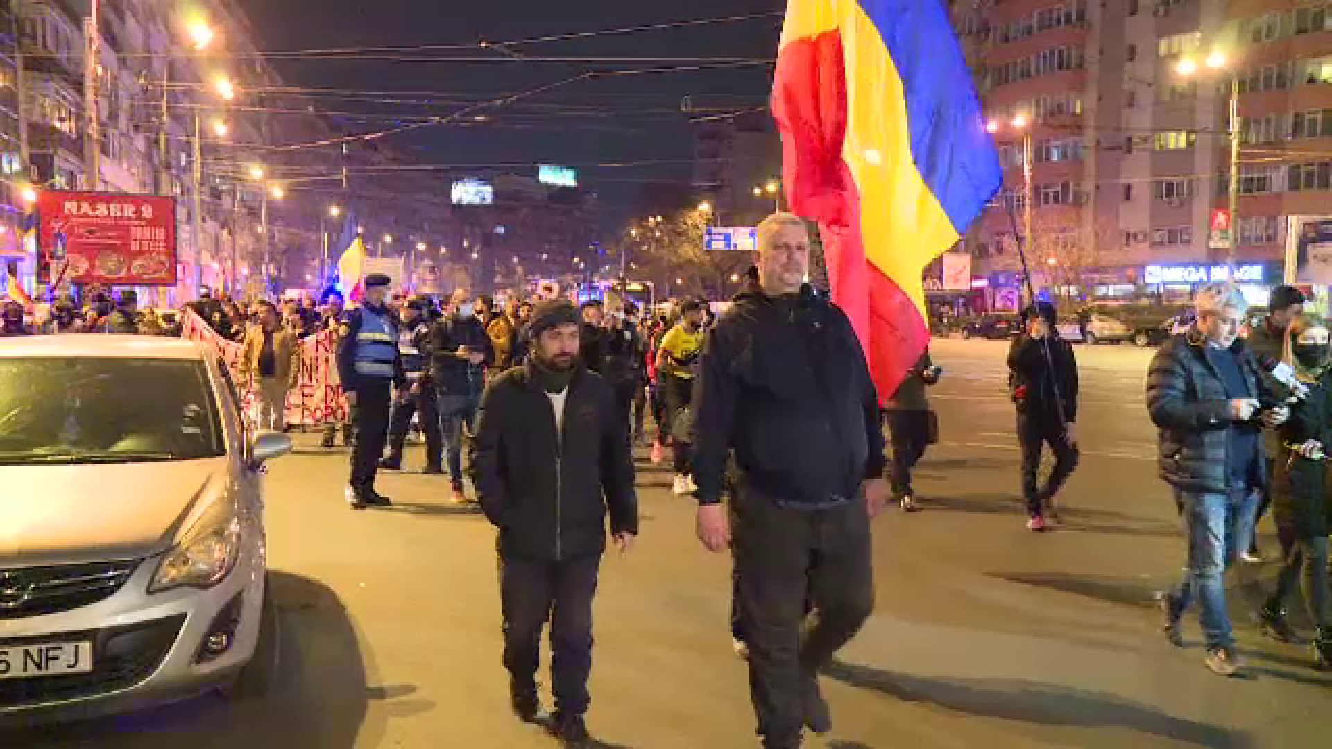 Numărul manifestanților anti-restricții, mult mai mic în a patra seară de proteste: „Nu mai acceptăm această dictatură”