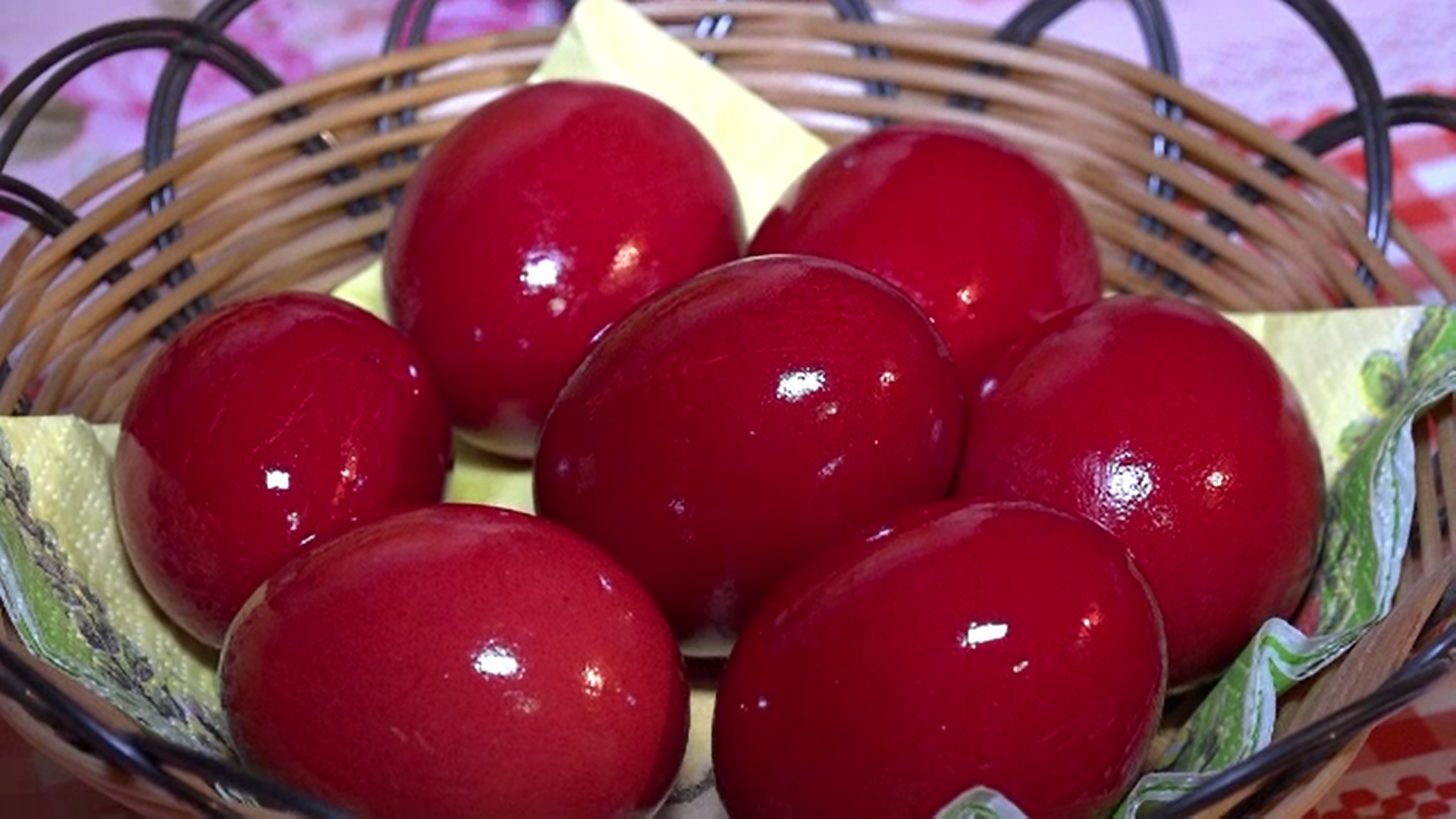 Pregătiri pentru credincioşii catolici care sărbătoresc duminică Paştele. Până la ce oră se poate participa la slujbe