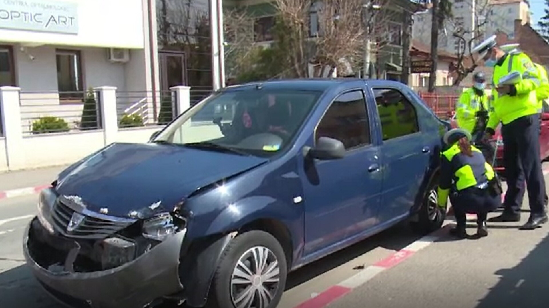 Accident teribil în Târgoviște. O femeie a fost rănită, iar trei mașini avariate