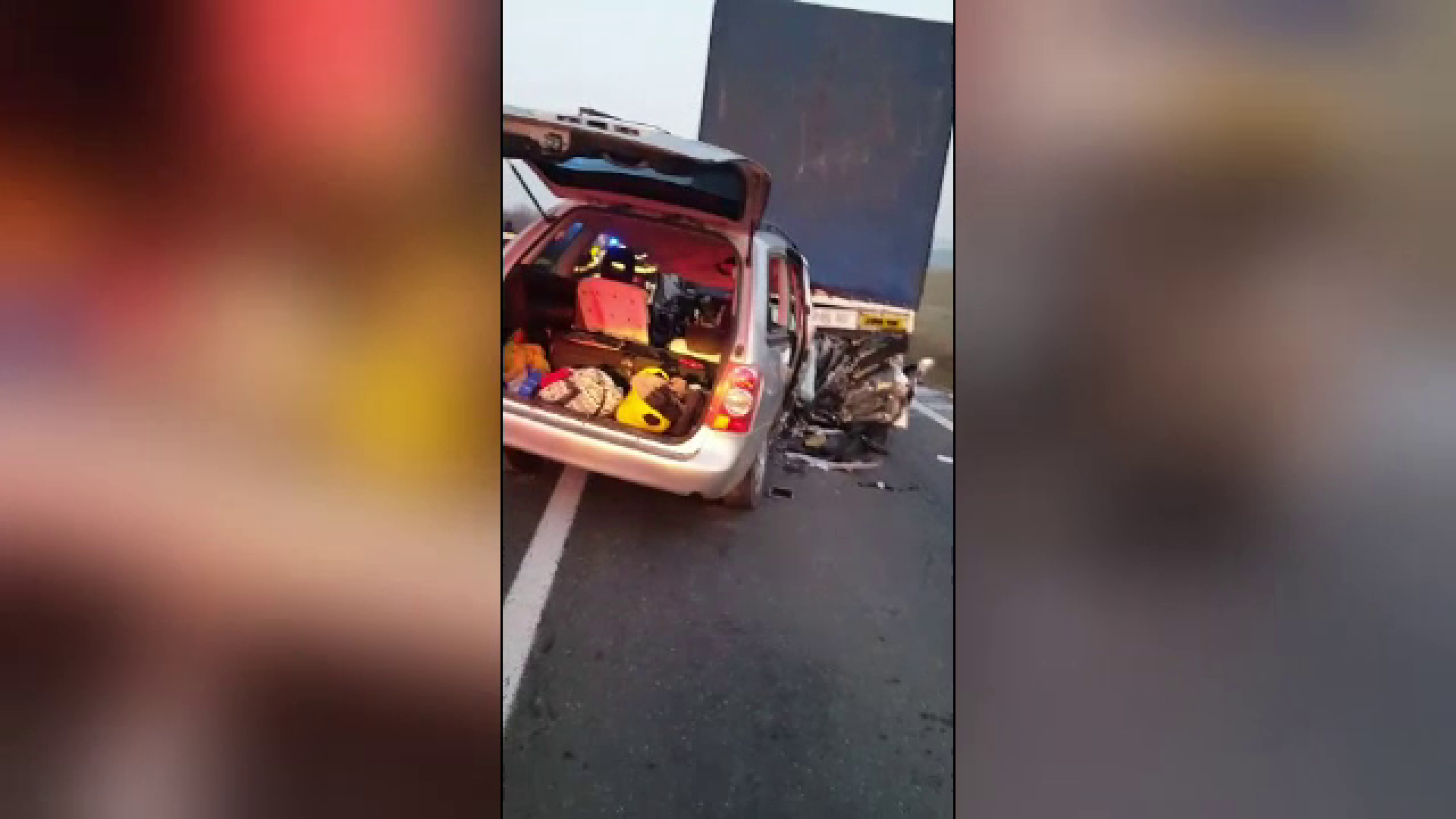 Patru bărbați au murit în drum spre muncă, după ce au intrat cu mașina într-un TIR „înțepenit” pe prima bandă