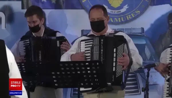Eveniment online caritabil, organizat de jandarmii din Maramureş. Vor cânta piese de folclor