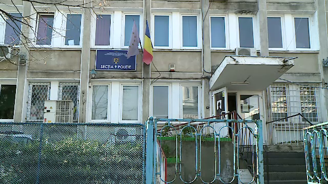 Un polițist a fost înjunghiat în curtea Secţiei 9 din Capitală. Agresorul a transmis live pe Facebook momentul atacului