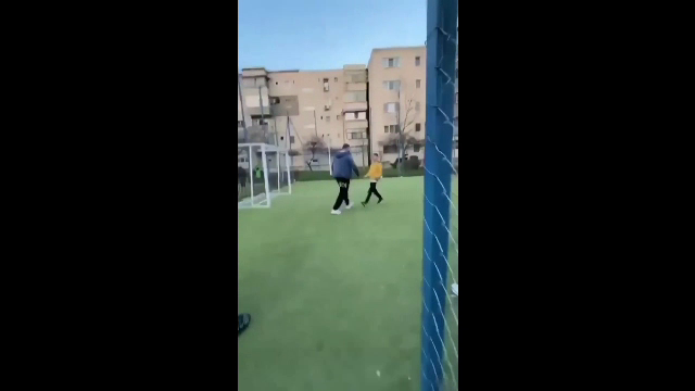 Copii bătuți într-un loc de joacă din Drobeta Turnu Severin. Motivul este incredibil