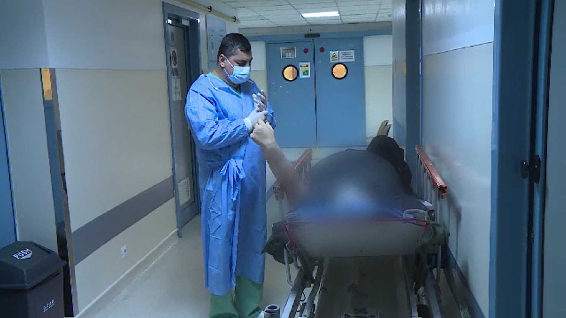 Spitalele de urgenţă s-au supraaglomerat. Persoanele care nu prind un loc primesc perfuziile stând pe scaun