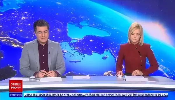 Misiune de salvare neobișnuită în Botoșani. O pisică a rămas blocată între crengile unui copac