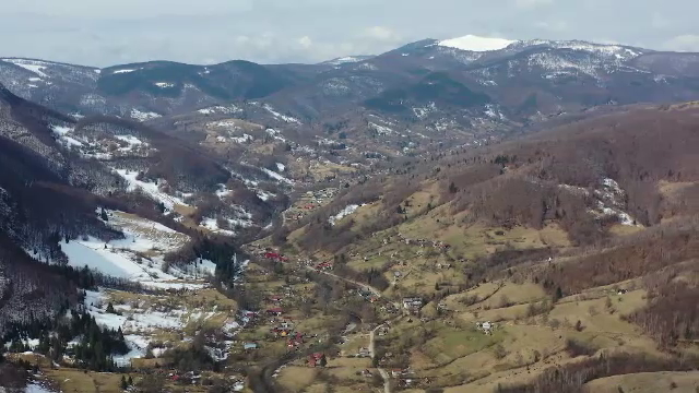 Locul de poveste ascuns în inima Munților Apuseni. Turiștii sunt impresionați: „E un colţ de Rai”