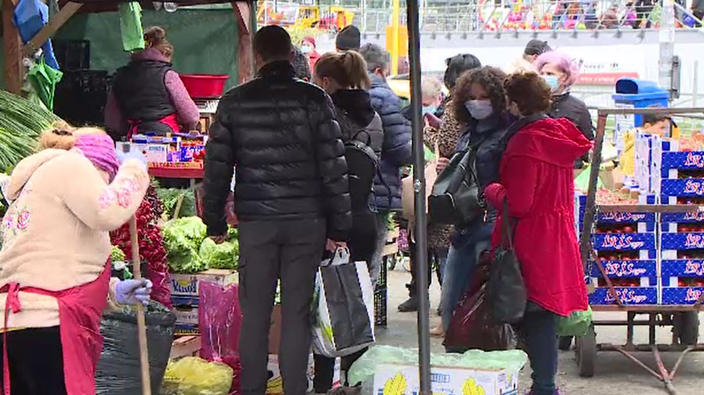 Cum arată primul weekend cu restricții în marile orașe din țară. Românii s-au grăbit să prindă magazinele deschise