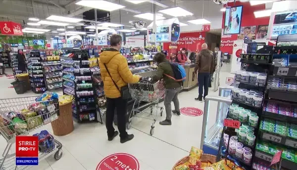 Cum arată primul weekend cu restricții în marile orașe din țară. Românii s-au grăbit să prindă magazinele deschise