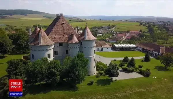 Proprietarii cramelor din Transilvania le propun turiştilor cazare la castel şi degustări cu licori apreciate