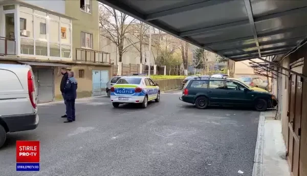 Un bărbat din Arad şi-a înjunghiat soţia, apoi s-a aruncat pe fereastră de la etajul patru