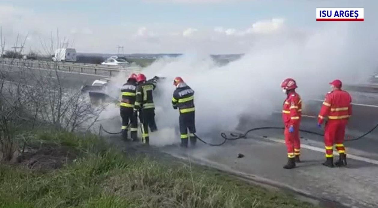 O mașină a luat foc în mers pe autostrada A1. Cum s-a întâmplat