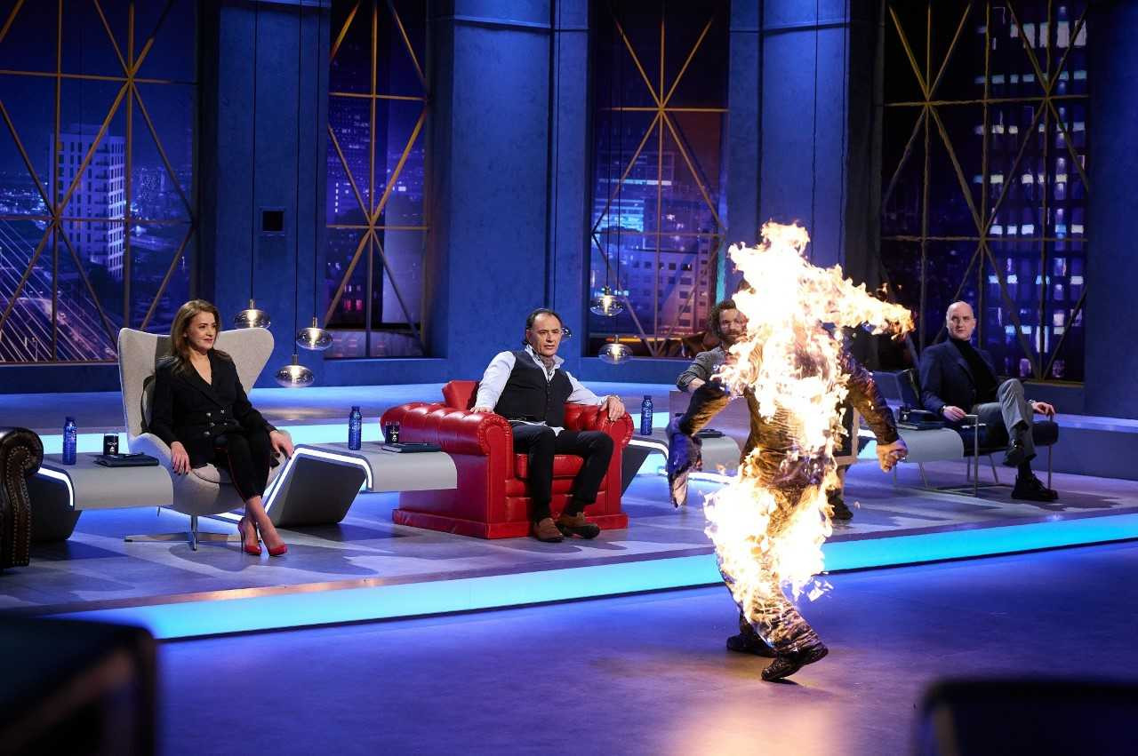 Un concurent a intrat în flăcări la Imperiul Leilor: ”Am venit să vă prezint cea mai sigură meserie din lume“