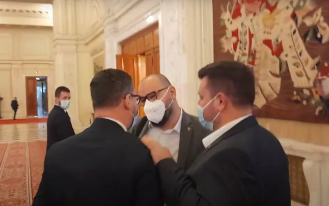 După ce aproape s-au bătut cu USR în Parlament, deputații AUR vor sancționarea lui Iulian Bulai