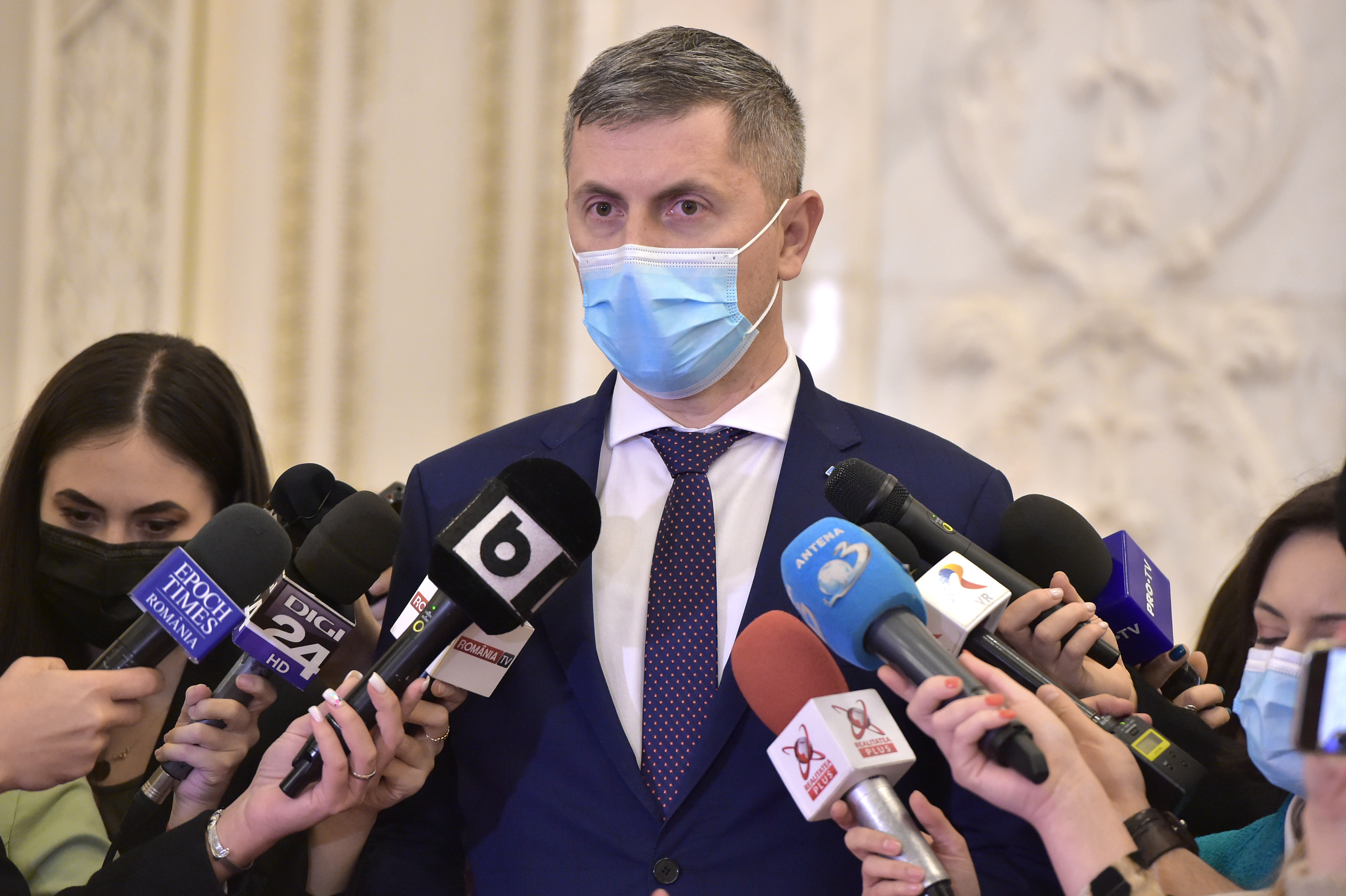 Dan Barna spune că Guvernul e pregătit să achiziționeze teste rapide din salivă, cu o singură condiție