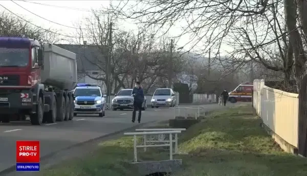 O bătrână din Botoșani, spulberată de camion. A traversat strada pentru a schimba bani pentru preot