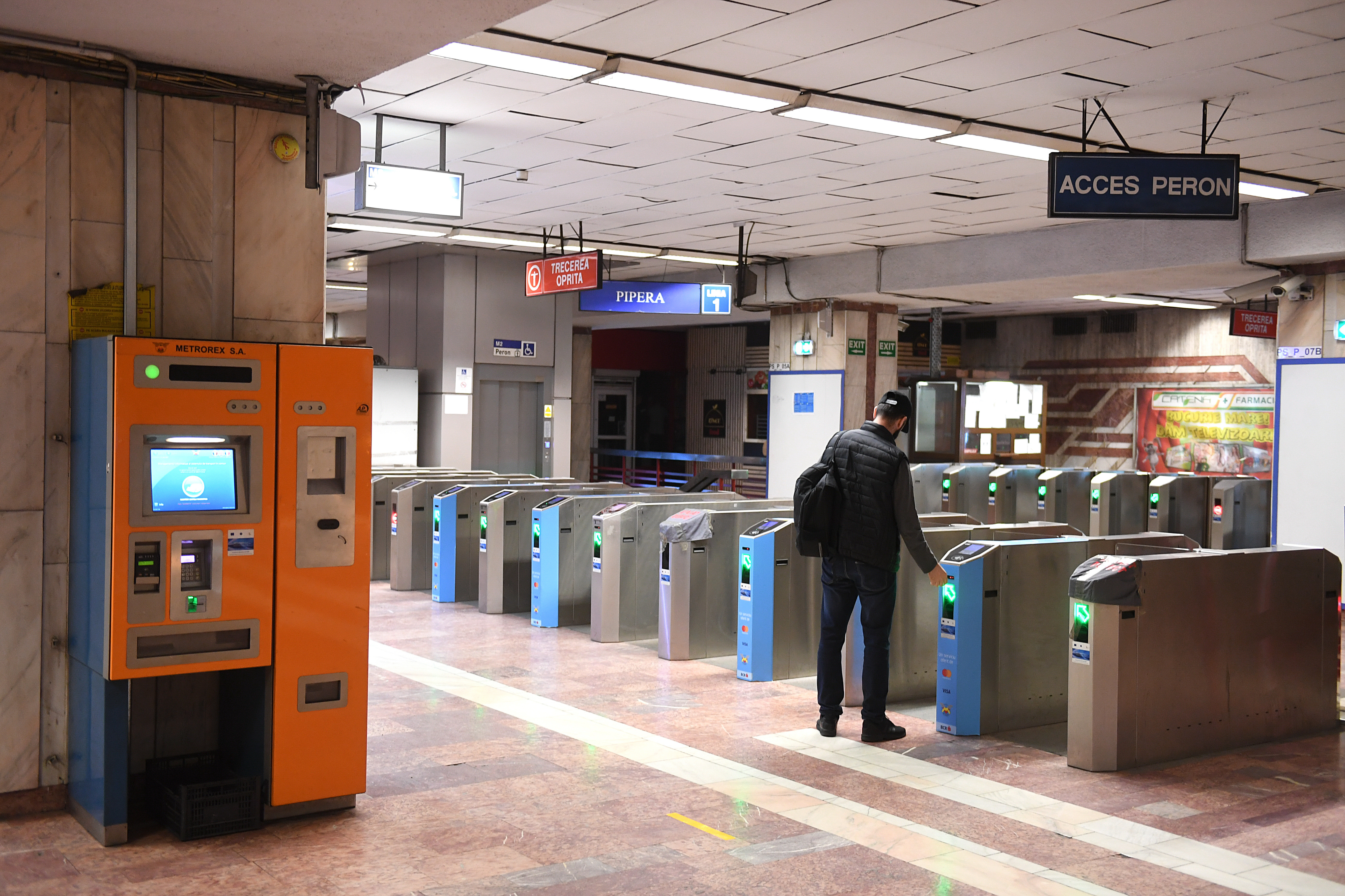 Alertă la metrou. Circulaţia trenurilor s-a desfășurat fără oprire la stația Eroii Revoluției
