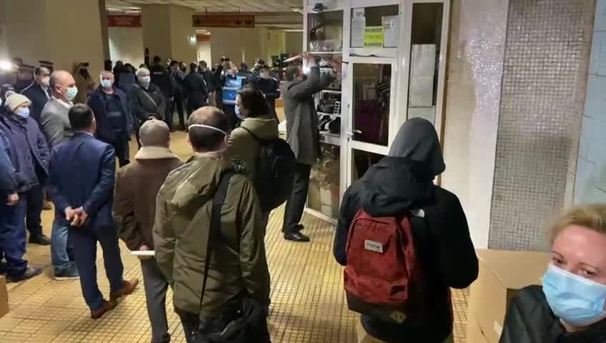 Șeful Metrorex a folosit ranga la acțiunea de la metrou. Ministru: ”Un cartel se destructurează cu ranga”